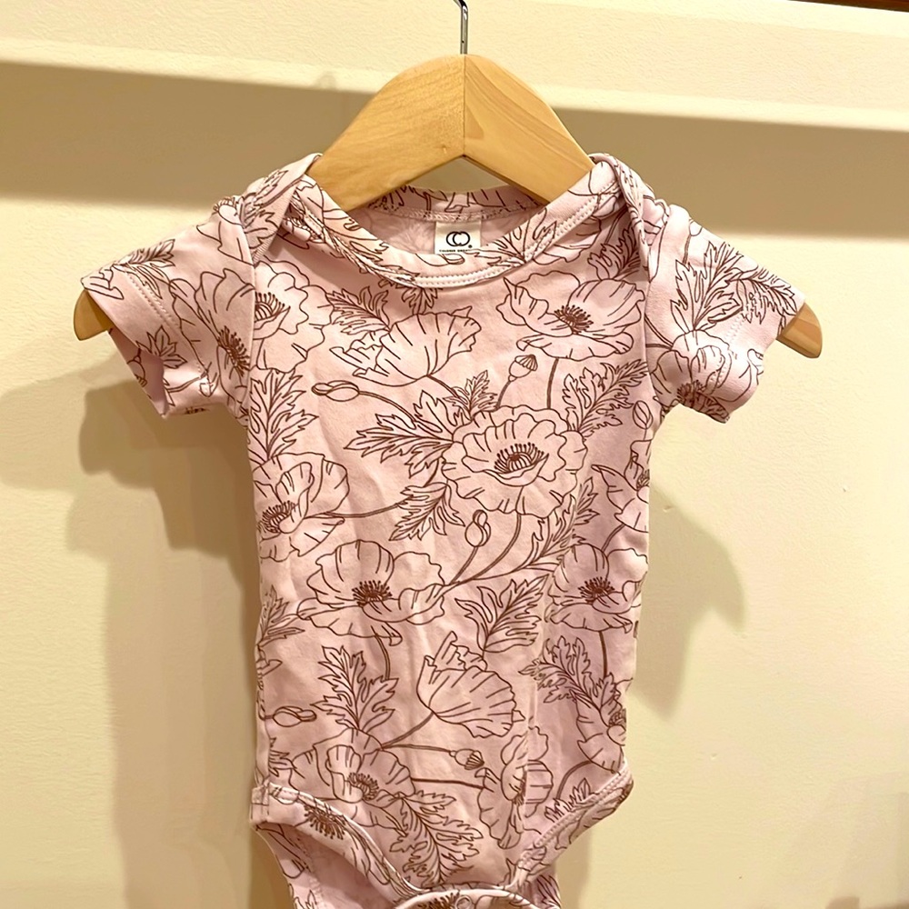 Colored Organics cotton bodysuit - short sleeve. Poppy Floral/Lavender 3-6m.